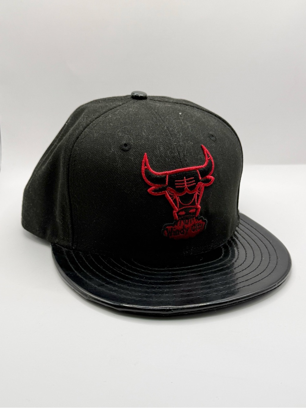 New Era Chicago Bulls Hat 7 5/8 Windy City Fitted Hardwood Classic Black Red